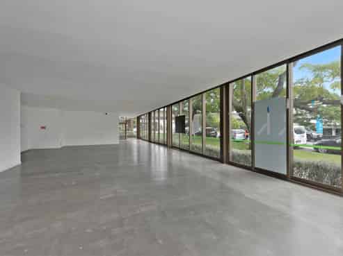 FREEHOLD CORNER SITE - OCCUPY OR INVEST