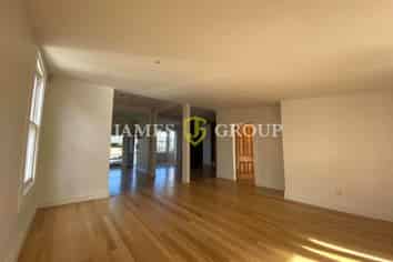 Character Villa in Kingsland Village