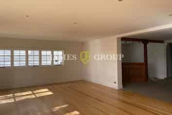 Character Villa in Kingsland Village