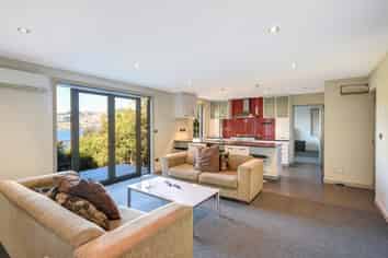 11 Hawk Lane, Saint Leonards