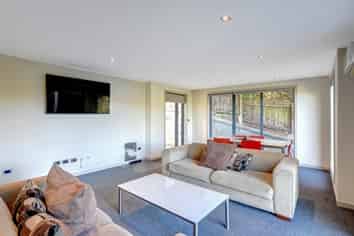 11 Hawk Lane, Saint Leonards