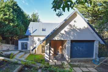 11 Hawk Lane, Saint Leonards