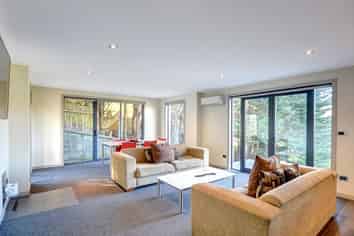 11 Hawk Lane, Saint Leonards