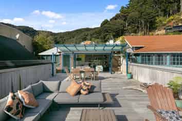 613 Marine Drive, Days Bay