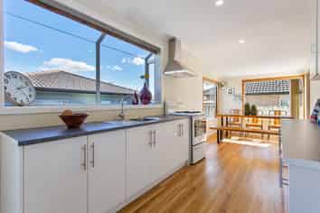 15 Edgewater Drive, Pakuranga