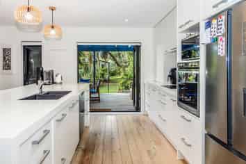 1280 Whangaparaoa Road, Army Bay