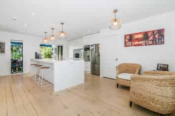 1280 Whangaparaoa Road, Army Bay