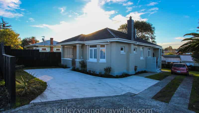 3185 Great North Road, New Lynn