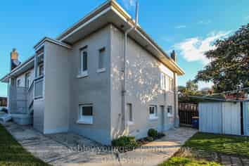 3185 Great North Road, New Lynn