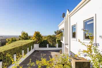 8 Lady Polson Lane, Cashmere