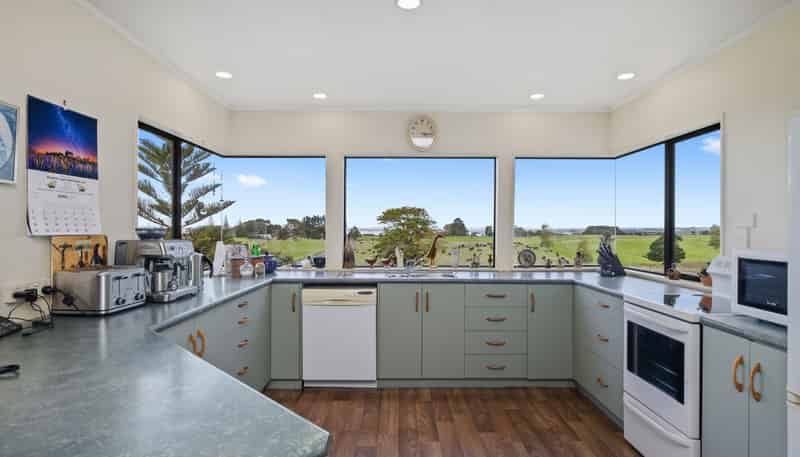 16 Tearoe Road, Awhitu