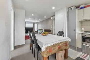 2/33 Kenderdine Road, Manukau