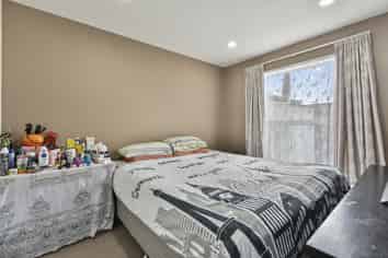 2/33 Kenderdine Road, Manukau