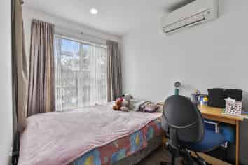 2/33 Kenderdine Road, Manukau