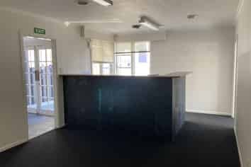 Multi-Offices. Ample Parking