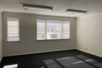 Multi-Offices. Ample Parking