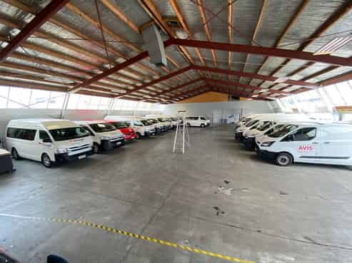 860m2* Warehouse/Office Close To The Airport