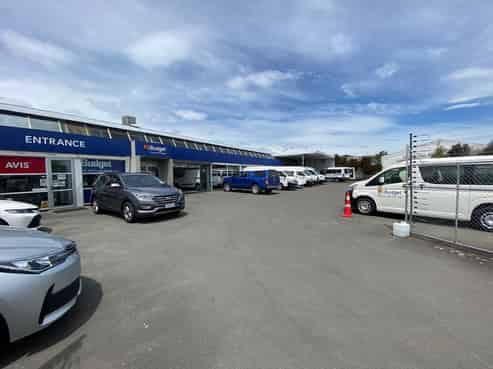 860m2* Warehouse/Office Close To The Airport