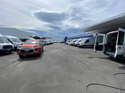 860m2* Warehouse/Office Close To The Airport