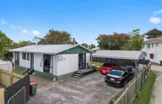 2/13 Rollerson Street, Papakura