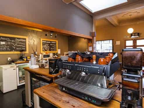 Main Road, Popular Café & Restaurant in Tararua