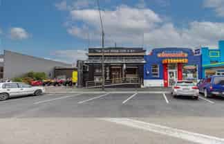 Main Road, Popular Café & Restaurant in Tararua