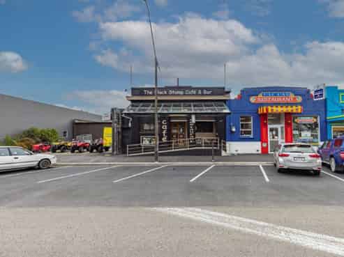 Main Road, Popular Café & Restaurant in Tararua