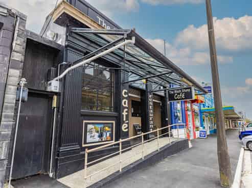 Main Road, Popular Café & Restaurant in Tararua