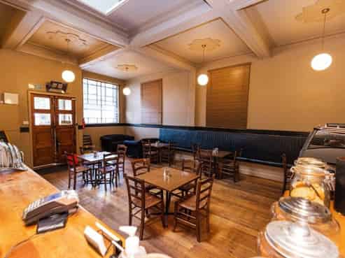 Main Road, Popular Café & Restaurant in Tararua