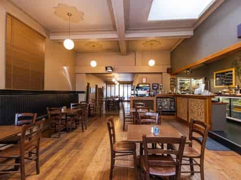 Main Road, Popular Café & Restaurant in Tararua