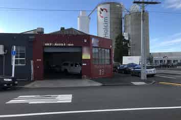 Large Warehouse with Offices