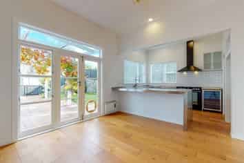 10 Beacon Hill Road, Seatoun