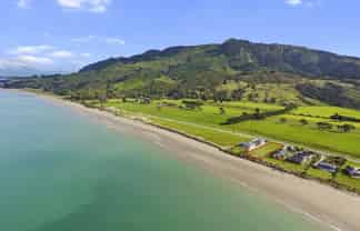 1064 Collingwood-Puponga Main Road, 