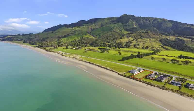 1064 Collingwood-Puponga Main Road, 