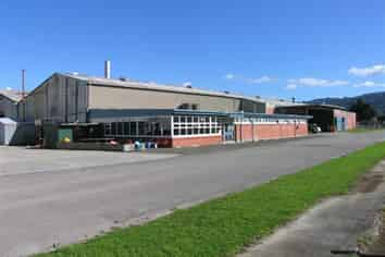 Large Economic Warehouse in Upper Hutt