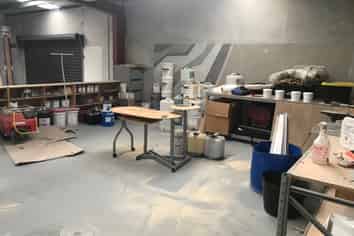 Tidy standalone warehouse/office 