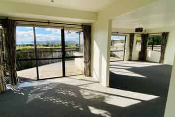 760a Whangaparaoa Road, Manly