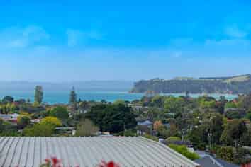 760a Whangaparaoa Road, Manly