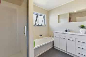 5 Iris Place, Clendon Park