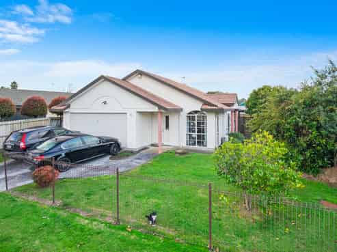 52 Riverton Drive, Randwick Park