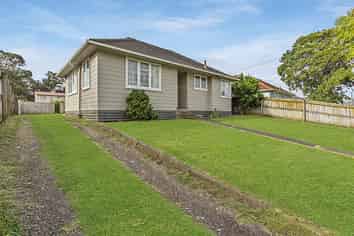 16 Clarkson Crescent, Otara
