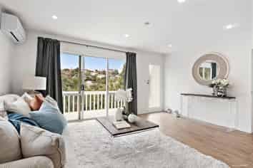 2/54 Stapleford Crescent, Browns Bay