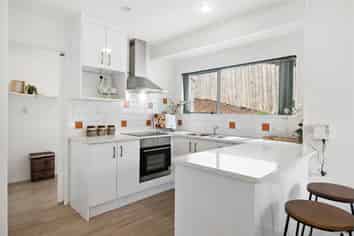 2/54 Stapleford Crescent, Browns Bay