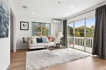 2/54 Stapleford Crescent, Browns Bay