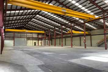 Affordable Warehouse With Gantry Cranes