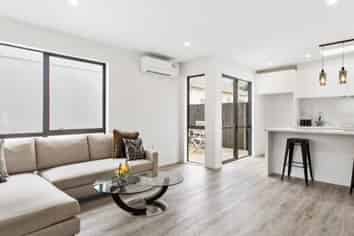 2/14 Waddell Avenue, Point England