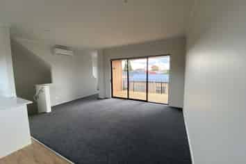 5/5 Peachgrove Road, Te Atatu Peninsula