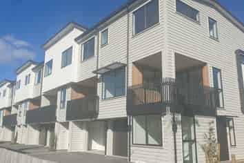 6/5 Peachgrove Road, Te Atatu Peninsula