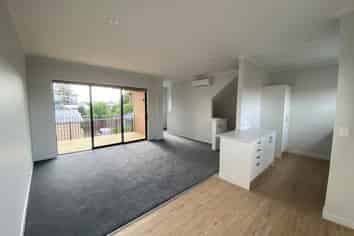 6/5 Peachgrove Road, Te Atatu Peninsula