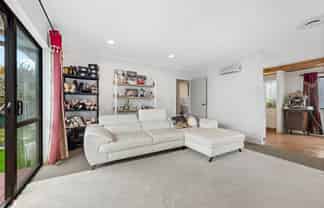 13b Locke Avenue, Mount Roskill